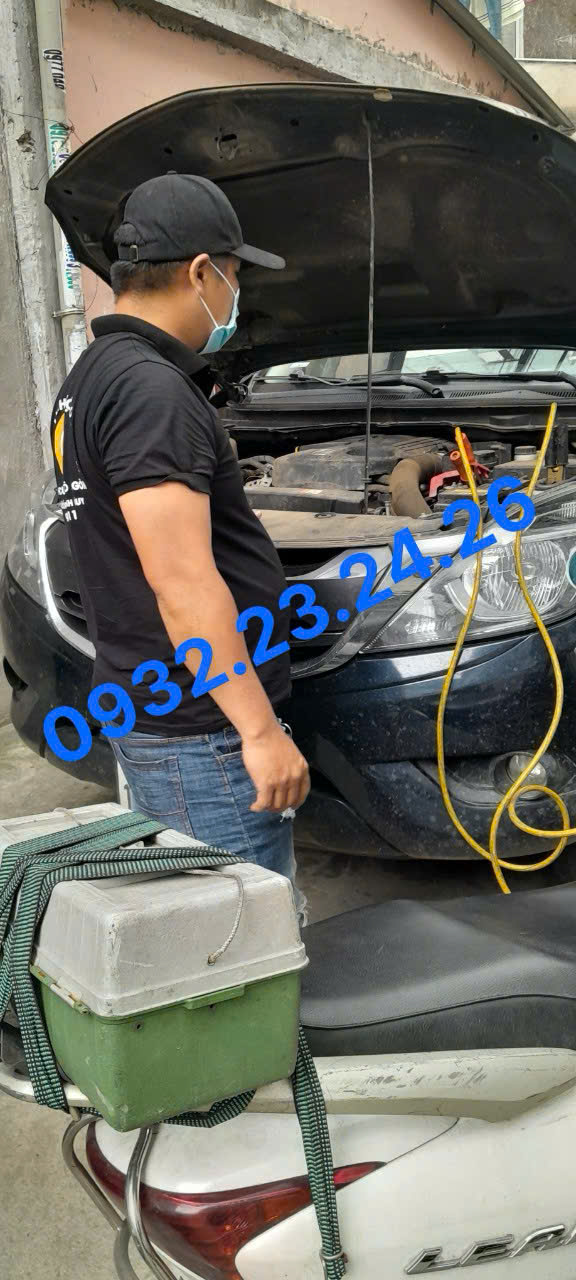 Kích đề ắc quy ô tô